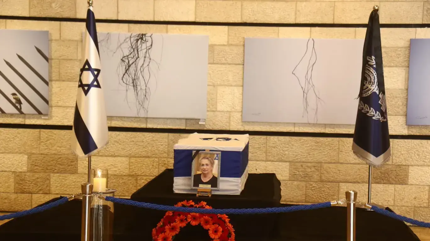 ארונה של נחמה ריבלין בתיאטרון ירושלים 5 ביוני 2019 ארונה של נחמה ריבלין בתיאטרון ירושלים 5 ביוני 2019