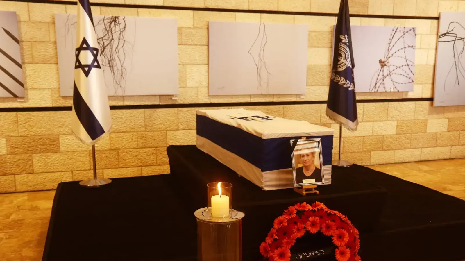 ארונה של נחמה ריבלין בתיאטרון ירושלים 5 ביוני 2019 ארונה של נחמה ריבלין בתיאטרון ירושלים 5 ביוני 2019