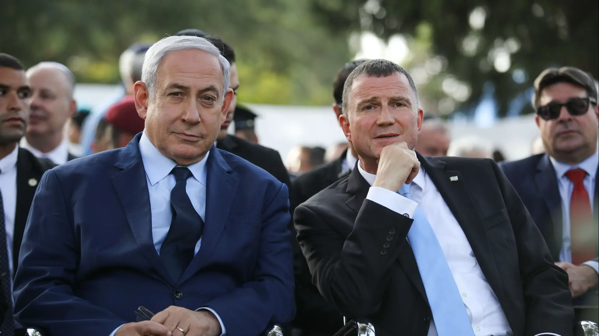 ראש הממשלה בנימין נתניהו ויו"ר הכנסת יולי אדלשטיין בהלוויתה של נחמה ריבלין בהר הרצל, 5 ביוני 2019 ראש הממשלה בנימין נתניהו ויו"ר הכנסת יולי אדלשטיין בהלוויתה של נחמה ריבלין בהר הרצל, 5 ביוני 2019