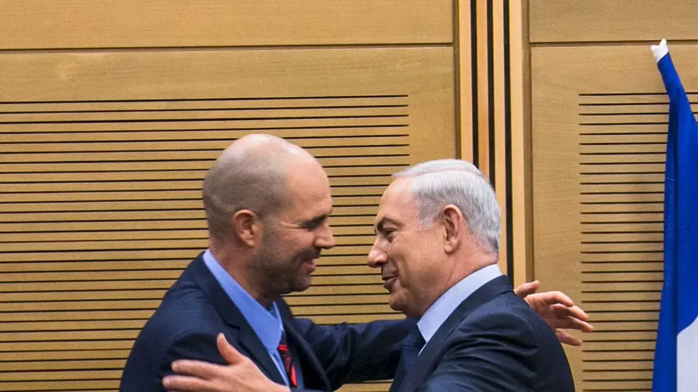 ראש הממשלה בנימין נתניהו וחברת הכנסת אמיר אוחנה במשכן הכנסת, 2019 ראש הממשלה בנימין נתניהו וחברת הכנסת אמיר אוחנה במשכן הכנסת, 2019