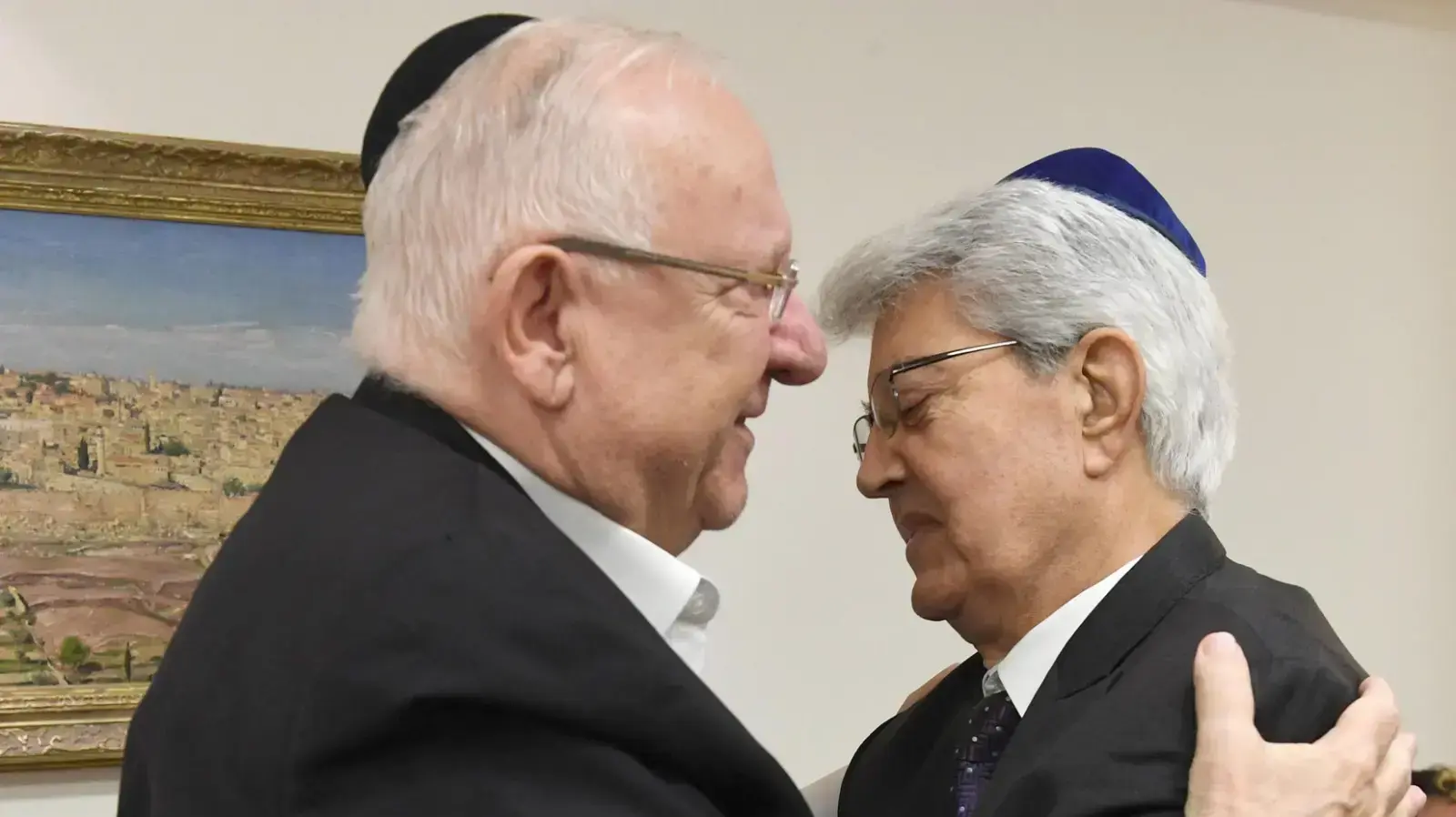 נשיא המדינה קיבל היום מנחמים מכל קצוות הארץ ובהם דוד לוי ביומה הראשון של השבעה על נחמה ז"ל, 6 ביוני 2019 נשיא המדינה קיבל היום מנחמים מכל קצוות הארץ ובהם דוד לוי ביומה הראשון של השבעה על נחמה ז"ל, 6 ביוני 2019