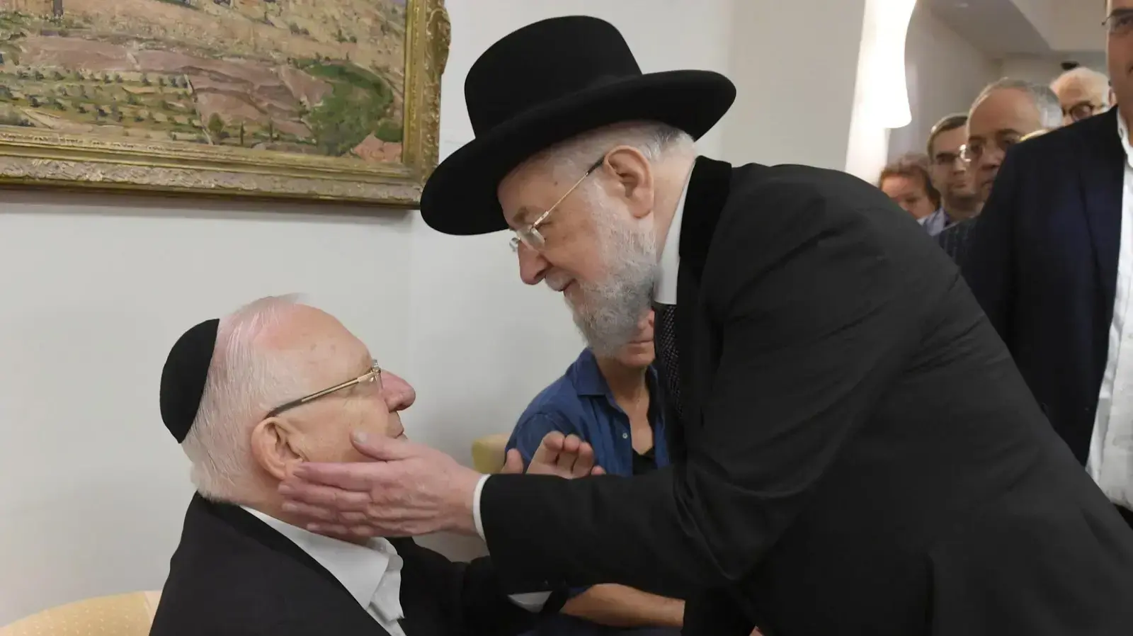 נשיא המדינה קיבל היום מנחמים מכל קצוות הארץ ובהם הרב לאו ביומה הראשון של השבעה על נחמה ז"ל, 6 ביוני 2019 נשיא המדינה קיבל היום מנחמים מכל קצוות הארץ ובהם הרב לאו ביומה הראשון של השבעה על נחמה ז"ל, 6 ביוני 2019