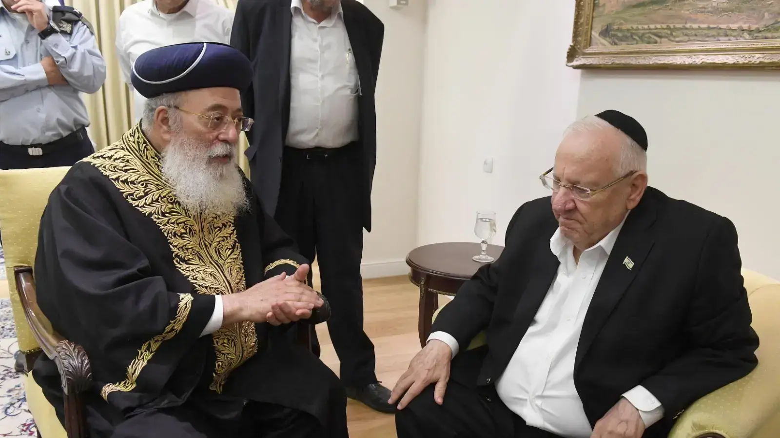 נשיא המדינה קיבל היום מנחמים מכל קצוות הארץ ובהם הרב יצחק יוסף ביומה הראשון של השבעה על נחמה ז"ל, 6 ביוני 2019 נשיא המדינה קיבל היום מנחמים מכל קצוות הארץ ובהם הרב יצחק יוסף ביומה הראשון של השבעה על נחמה ז"ל, 6 ביוני 2019