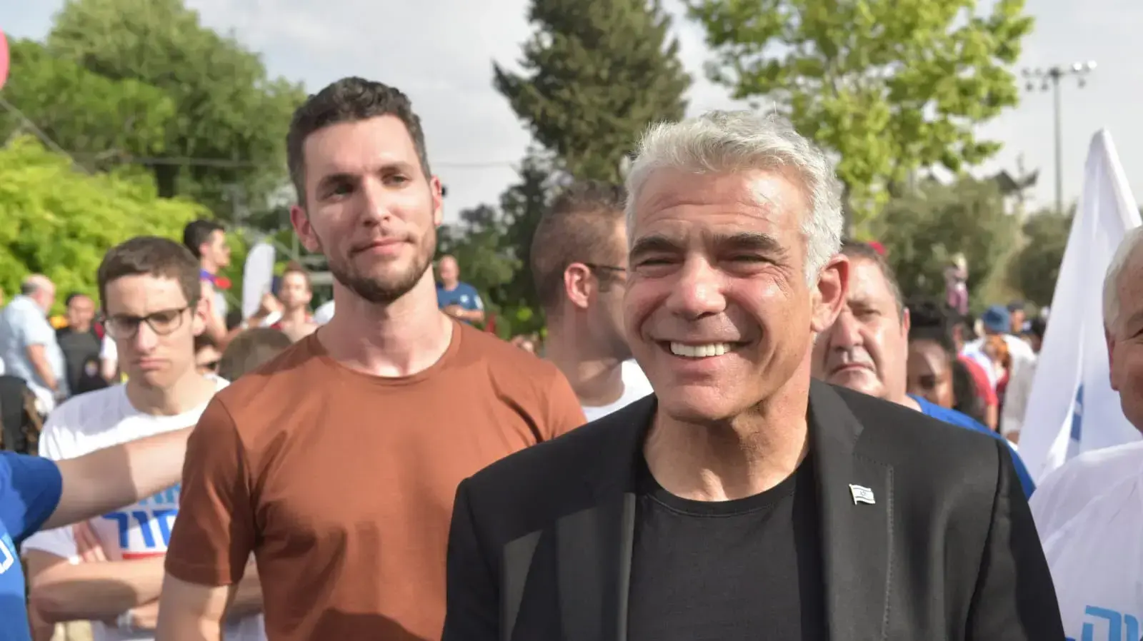 יאיר לפיד ועידן רול במצעד הגאווה בירושלים, 6 ביוני 2019 יאיר לפיד ועידן רול במצעד הגאווה בירושלים, 6 ביוני 2019