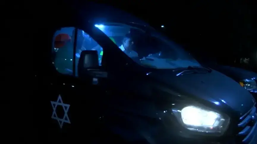 האמבולנס שהוביל את גופותיהן של שיראל ומילה בן סימון לקבורה בבית הקברות אור עקיבא - 07/6/19 האמבולנס שהוביל את גופותיהן של שיראל ומילה בן סימון לקבורה בבית הקברות אור עקיבא - 07/6/19