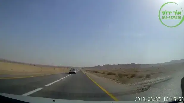 צילום מסך מתוך תיעוד רכב סוטה בכביש 90 צילום מסך מתוך תיעוד רכב סוטה בכביש 90