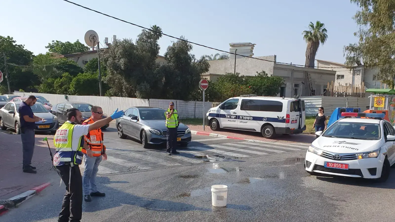 ילד בן 9 שרכב על קורקינט ונפגע מאוטובוס בחדרה. במצב קשה עם חבלות בגפיים. ילד בן 9 שרכב על קורקינט ונפגע מאוטובוס בחדרה. במצב קשה עם חבלות בגפיים.