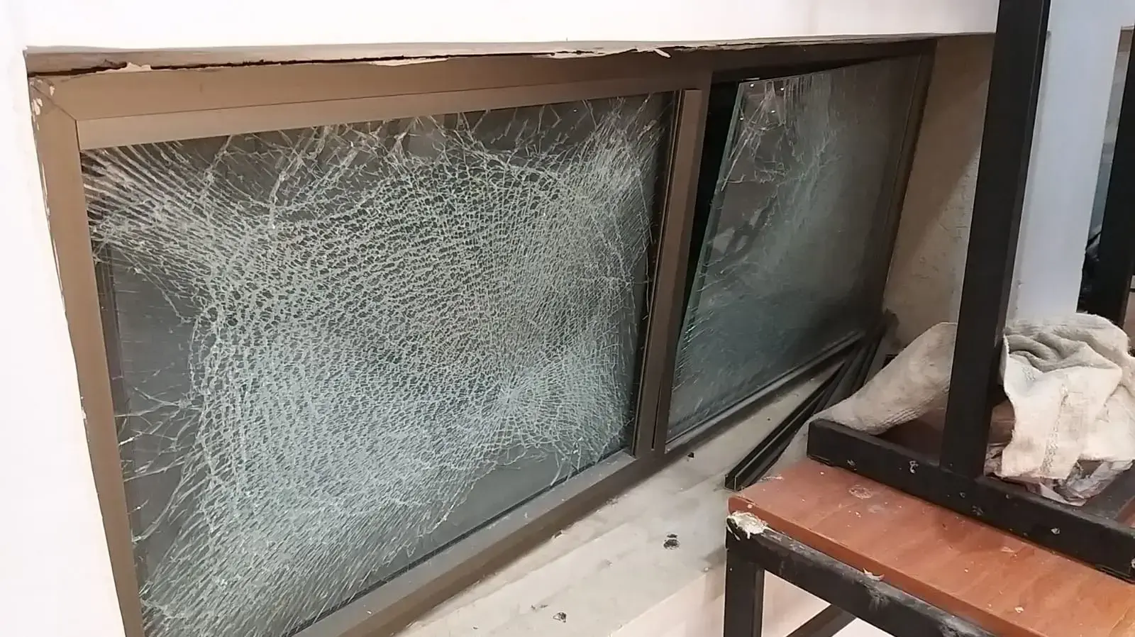 נזקי הרקטה במבנה בשדרות 13 ביוני 2019 נזקי הרקטה במבנה בשדרות 13 ביוני 2019