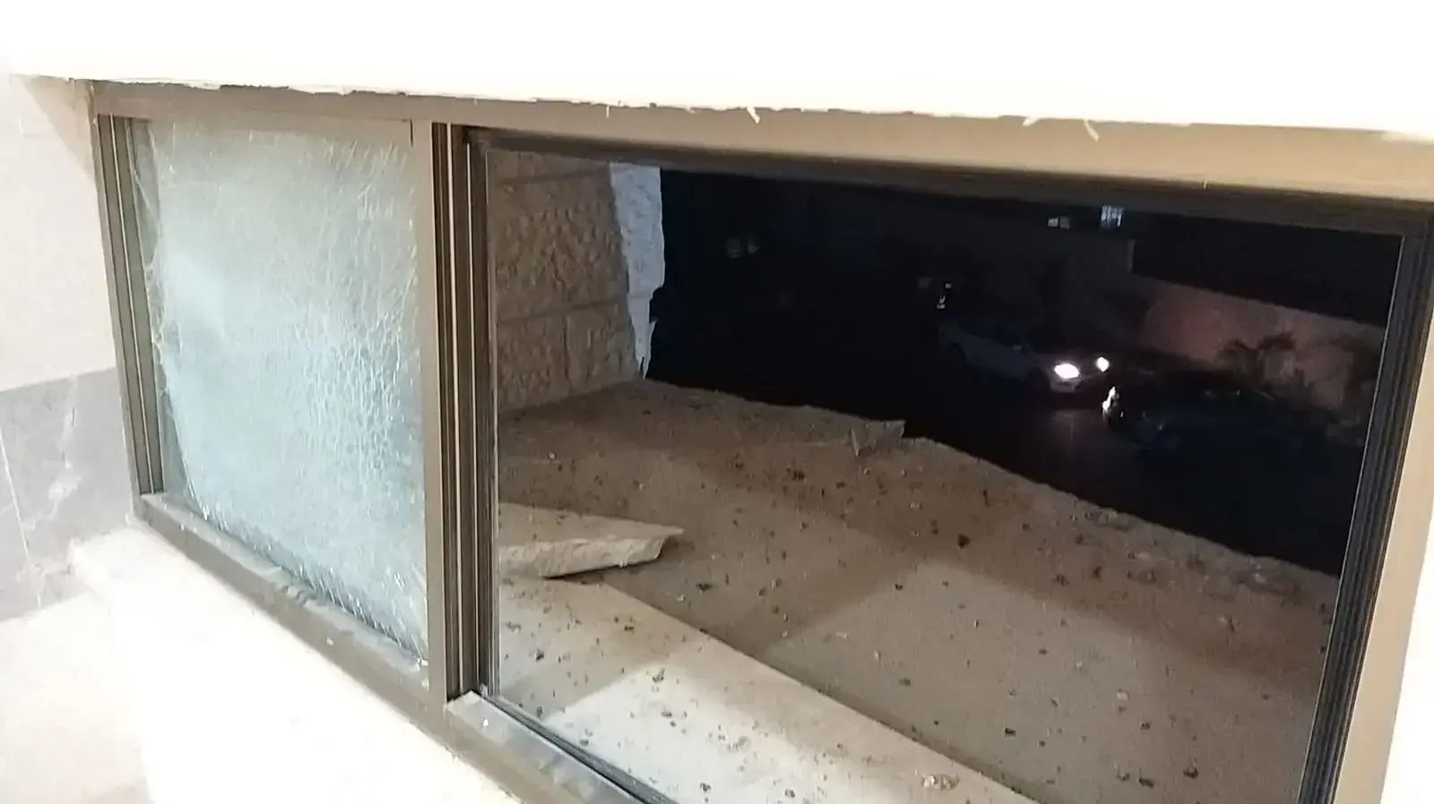 נזקי הרקטה במבנה בשדרות 13 ביוני 2019 נזקי הרקטה במבנה בשדרות 13 ביוני 2019