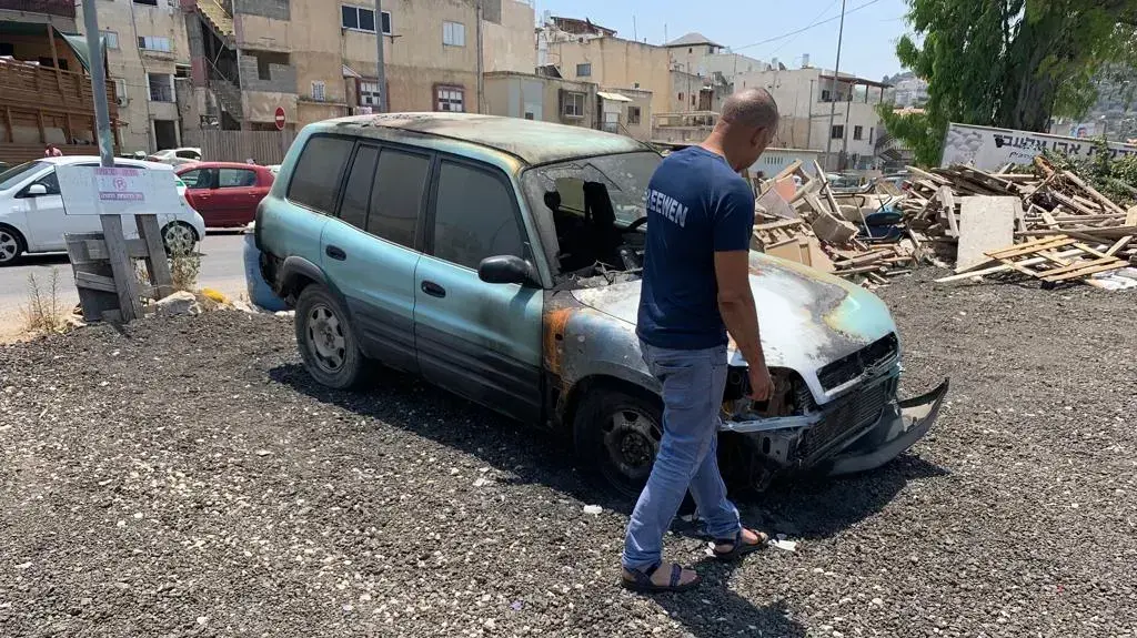 רכבו של תושב פרדיס אשר ניזוק על - ידי אלמונים רכבו של תושב פרדיס אשר ניזוק על - ידי אלמונים