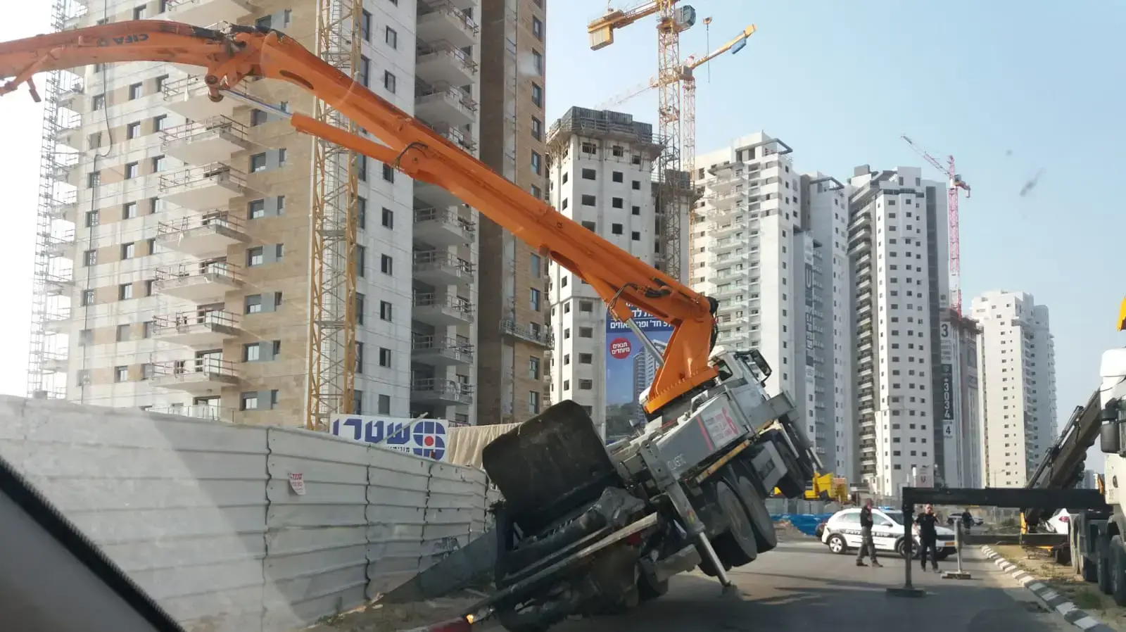 תאונת משאית באתר בניה, קריית מוצקין, 16 ביוני 2019 תאונת משאית באתר בניה, קריית מוצקין, 16 ביוני 2019