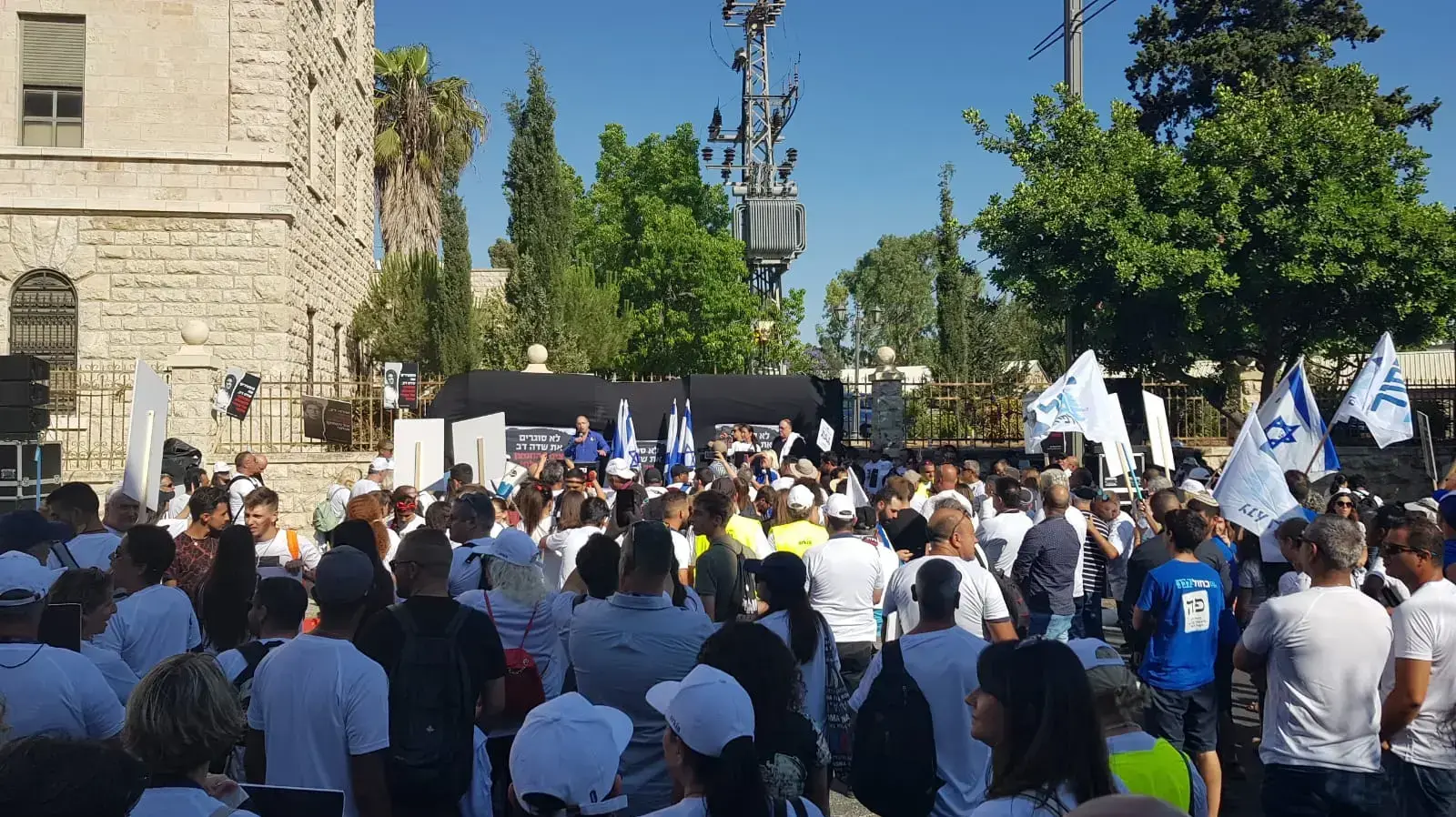 הפגנת תושבי אילת נגד סגירת שדה דב