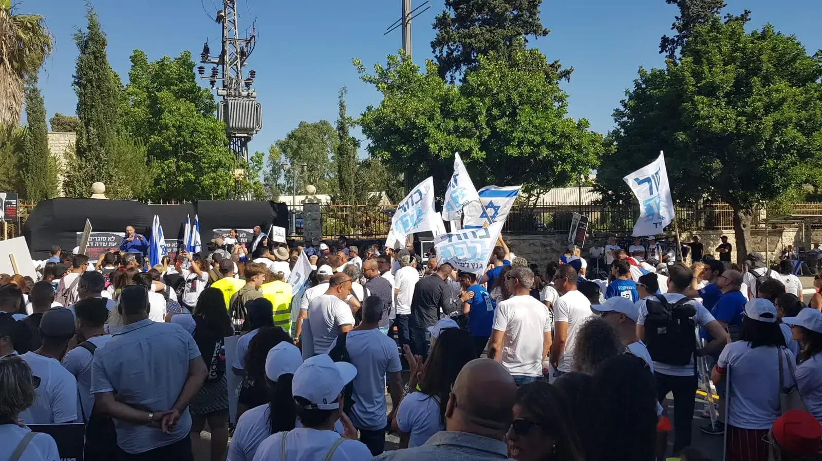 הפגנת תושבי אילת נגד סגירת שדה דב הפגנת תושבי אילת נגד סגירת שדה דב
