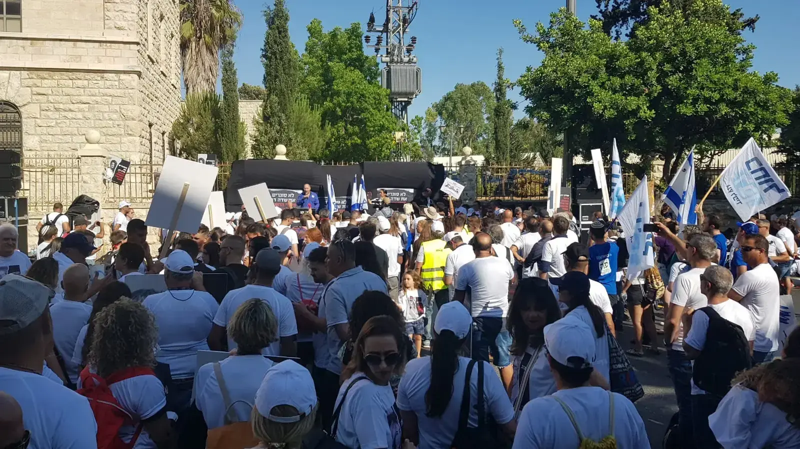 הפגנת תושבי אילת נגד סגירת שדה דב הפגנת תושבי אילת נגד סגירת שדה דב