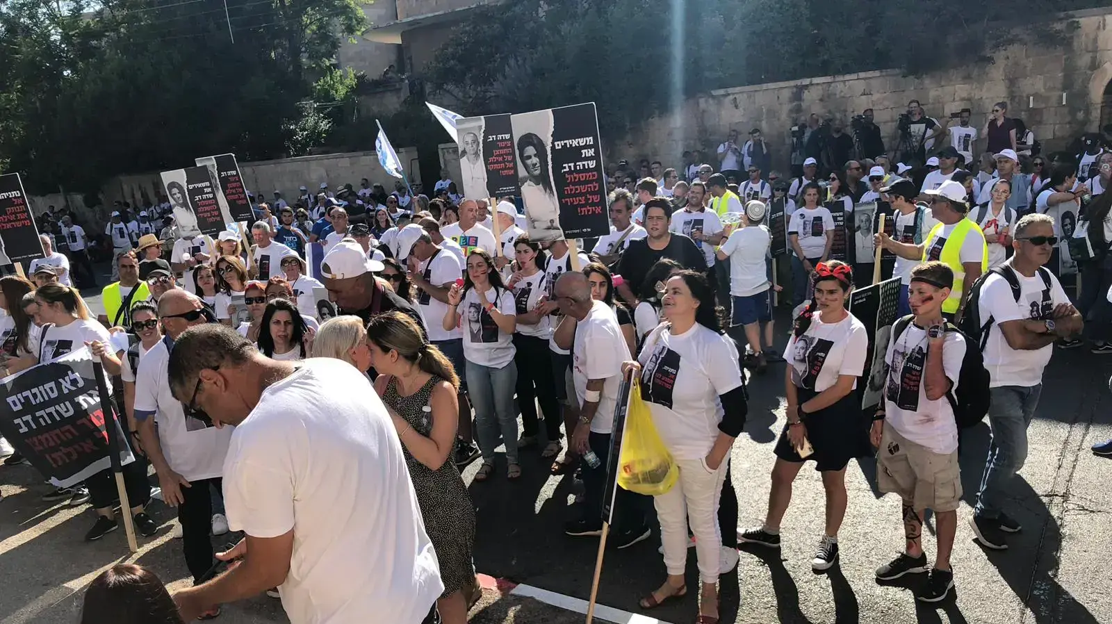 הפגנת תושבי אילת נגד סגירת שדה דב הפגנת תושבי אילת נגד סגירת שדה דב