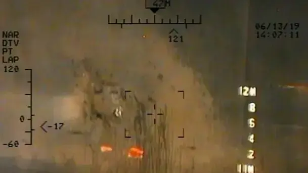 תיעוד צבא ארצות הברית כוח איראני המסיר מוקשים ממיכלית במפרץ עומאן תיעוד צבא ארצות הברית כוח איראני המסיר מוקשים ממיכלית במפרץ עומאן