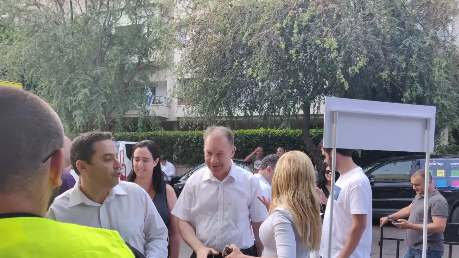 עו"ד אילן בומבך מגיע להצביע בבחירות לראשות לשכת עורכי הדין עו"ד אילן בומבך מגיע להצביע בבחירות לראשות לשכת עורכי הדין