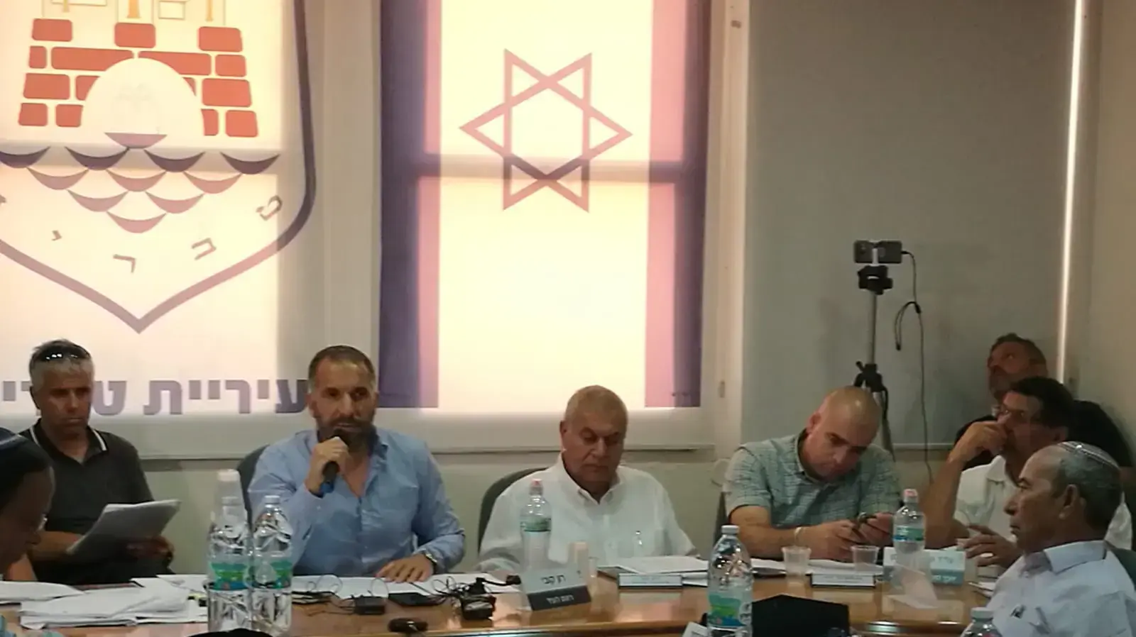 רון קובי ראש עיריית טבריה, לצד בועז יוסף הממונה על המחוז במשרד הפנים בישיבת התקציב, 18 יוני 2019 רון קובי ראש עיריית טבריה, לצד בועז יוסף הממונה על המחוז במשרד הפנים בישיבת התקציב, 18 יוני 2019