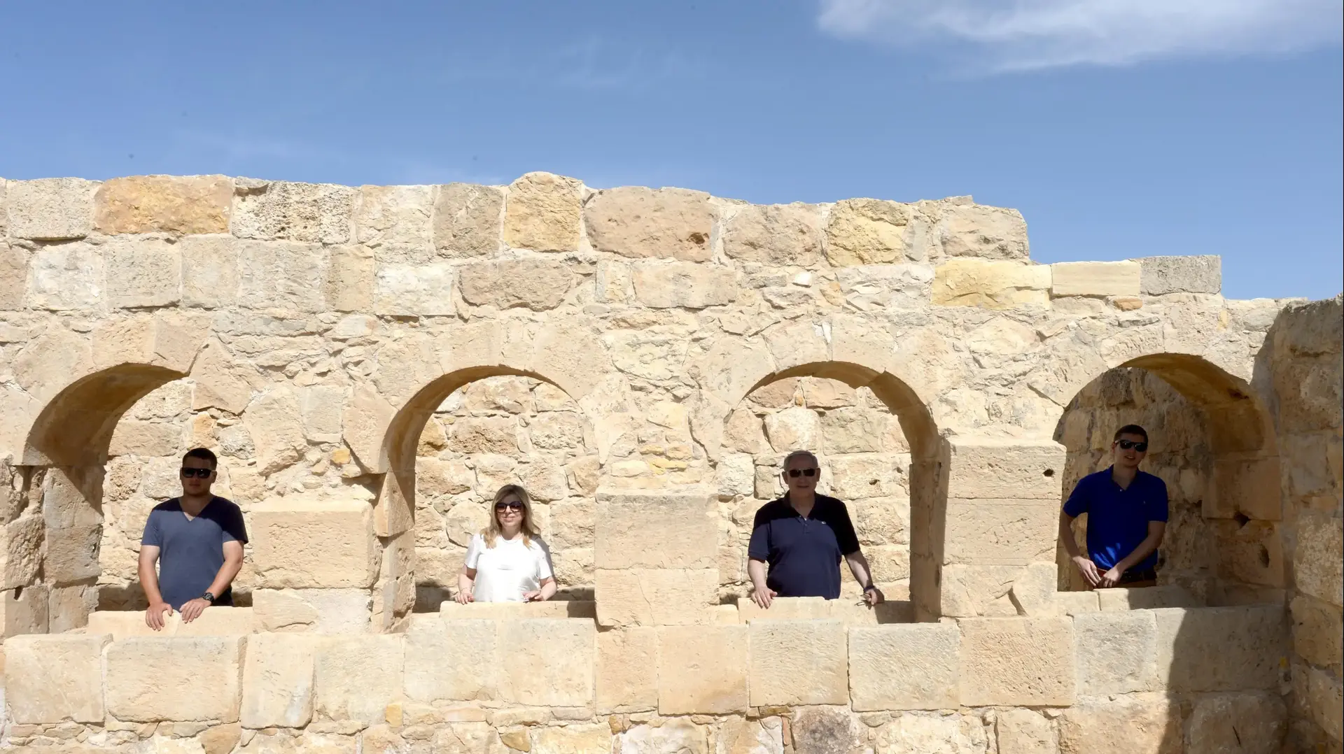 משפחת נתניהו בנימין נתניהו שרה נתניהו אבנר נתניהו יאיר נתניהו ממשית אוגוסט 2015
משפחת נתניהו בנימין נתניהו שרה נתניהו אבנר נתניהו יאיר נתניהו ממשית אוגוסט 2015