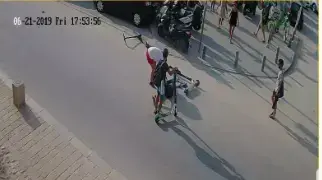 תיעוד התנגשות בין רוכבי קורקינטים חשמליים ביפו, 21 יוני 2019 תיעוד התנגשות בין רוכבי קורקינטים חשמליים ביפו, 21 יוני 2019
