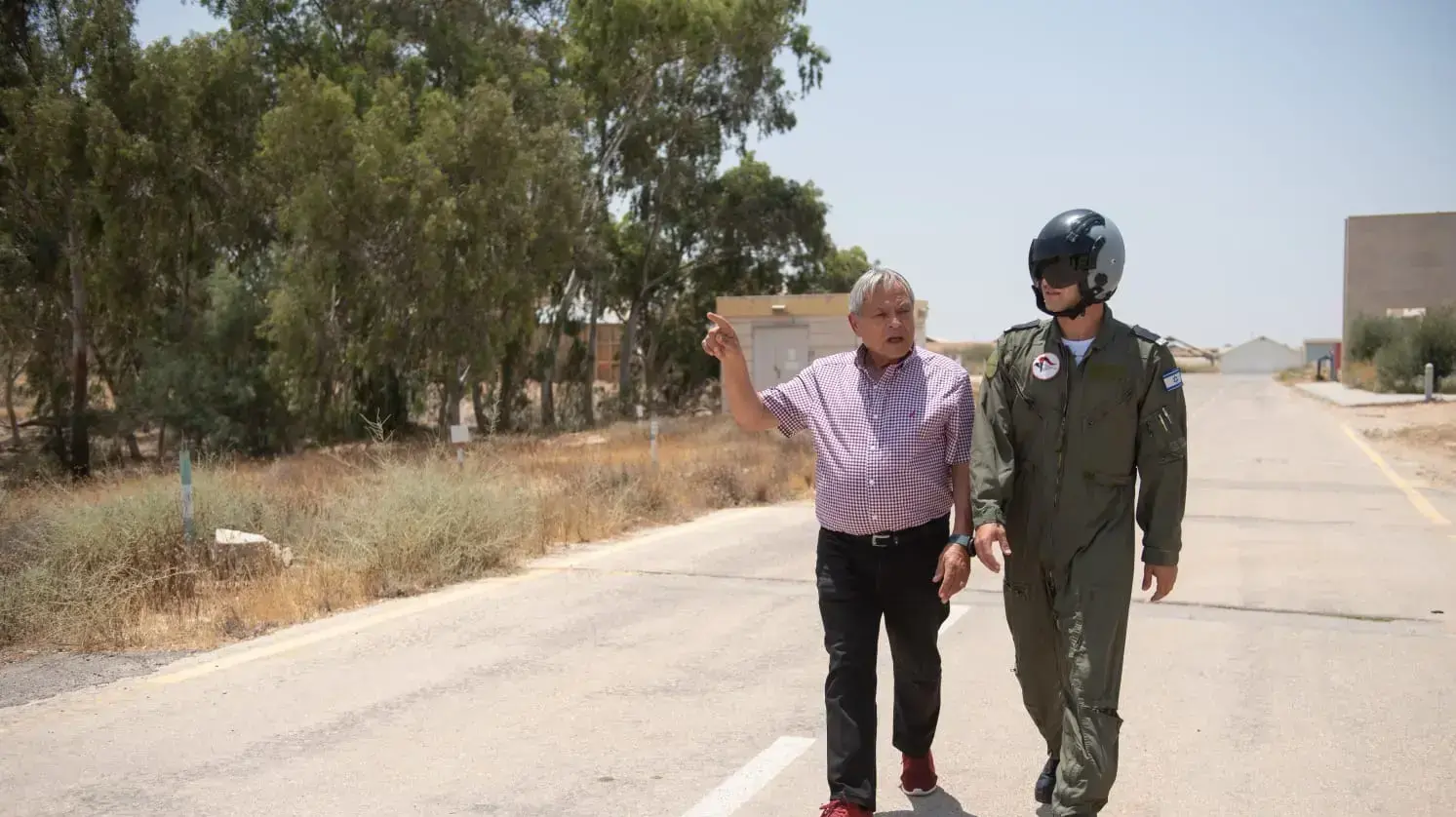 הסב מבסיס חצרים ונכדו הטייס הסב מבסיס חצרים ונכדו הטייס