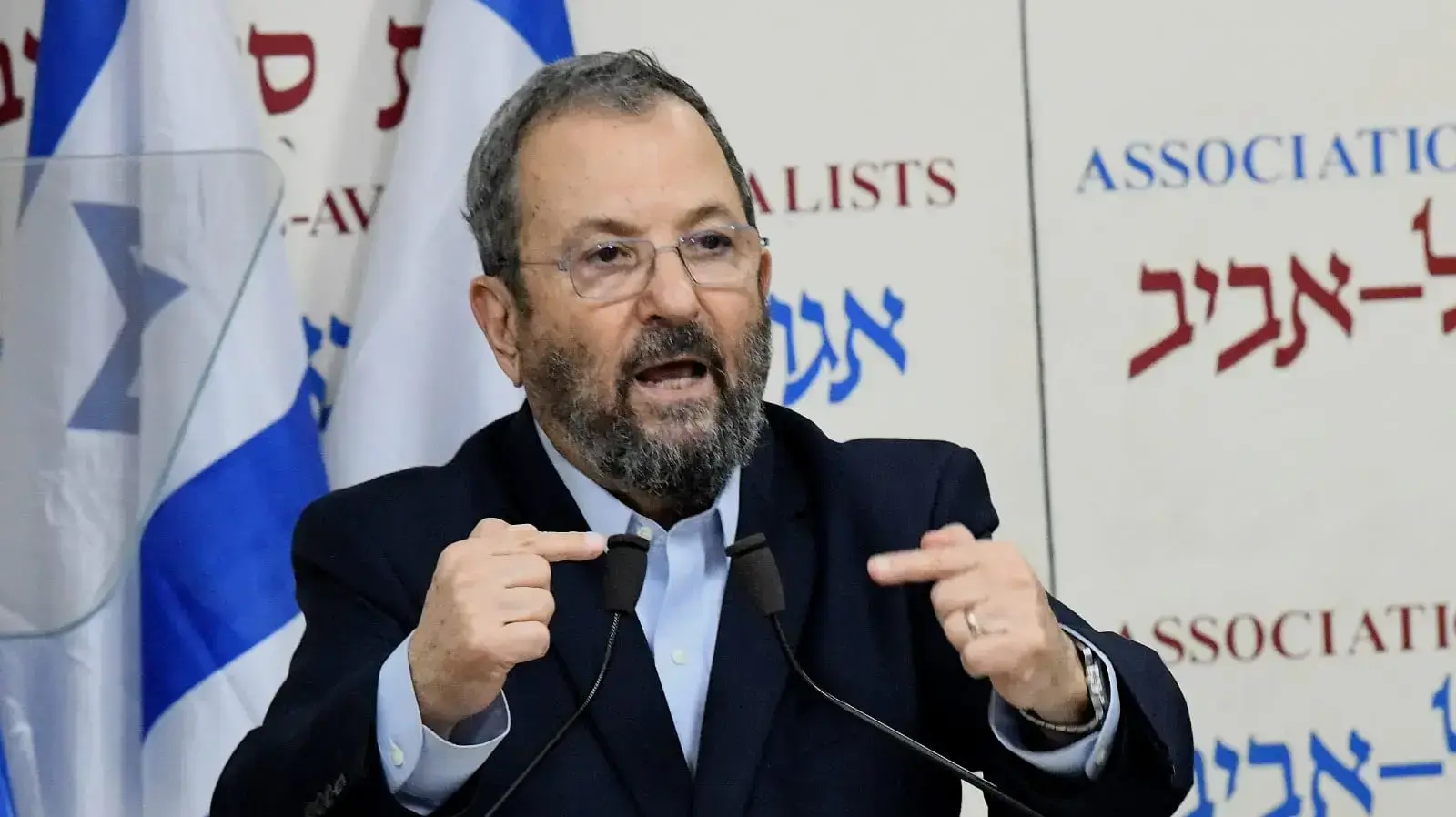אהוד ברק, במהלך מסע"ת בה מכריז על הקמת מפלגה חדשה, בית סוקולוב, ת"א 26 ביוני 2019 אהוד ברק, במהלך מסע"ת בה מכריז על הקמת מפלגה חדשה, בית סוקולוב, ת"א 26 ביוני 2019
