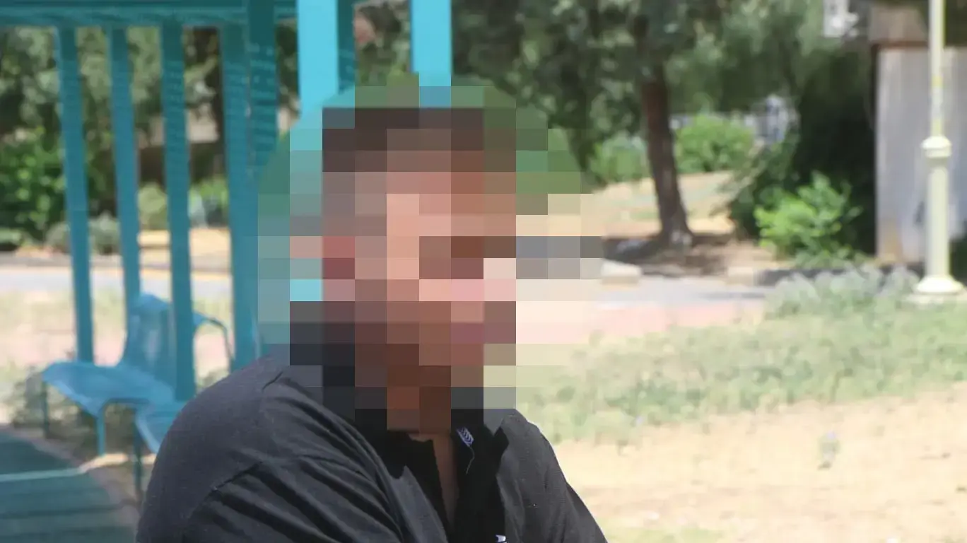 זוג לסביות אשר סובלות מאפלייה במגזר הערבי 26 במאי 2019
אור - נור (ימין) אמיר (שמאל) זוג לסביות אשר סובלות מאפלייה במגזר הערבי 26 במאי 2019
אור - נור (ימין) אמיר (שמאל)