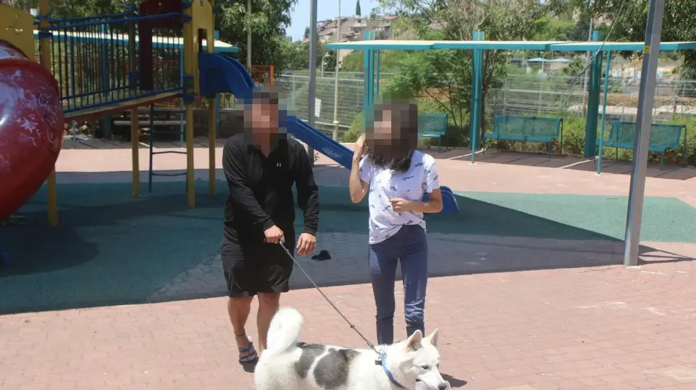 זוג לסביות אשר סובלות מאפלייה במגזר הערבי 26 במאי 2019
אור - נור (ימין) אמיר (שמאל) זוג לסביות אשר סובלות מאפלייה במגזר הערבי 26 במאי 2019
אור - נור (ימין) אמיר (שמאל)