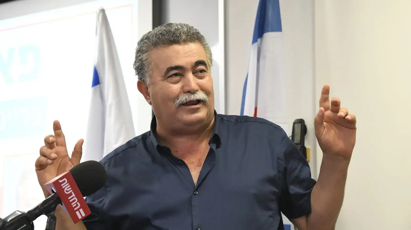 ח"כ עמיר פרץ באירוע של מפלגת העבודה בסמינר הקיבוצים ב-28 ביוני 2019 ח"כ עמיר פרץ באירוע של מפלגת העבודה בסמינר הקיבוצים ב-28 ביוני 2019