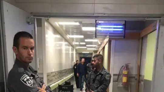שוטרי משמר הגבול בבית החולים אל-מקאסד במזרח ירושלים - 30/6 שוטרי משמר הגבול בבית החולים אל-מקאסד במזרח ירושלים - 30/6