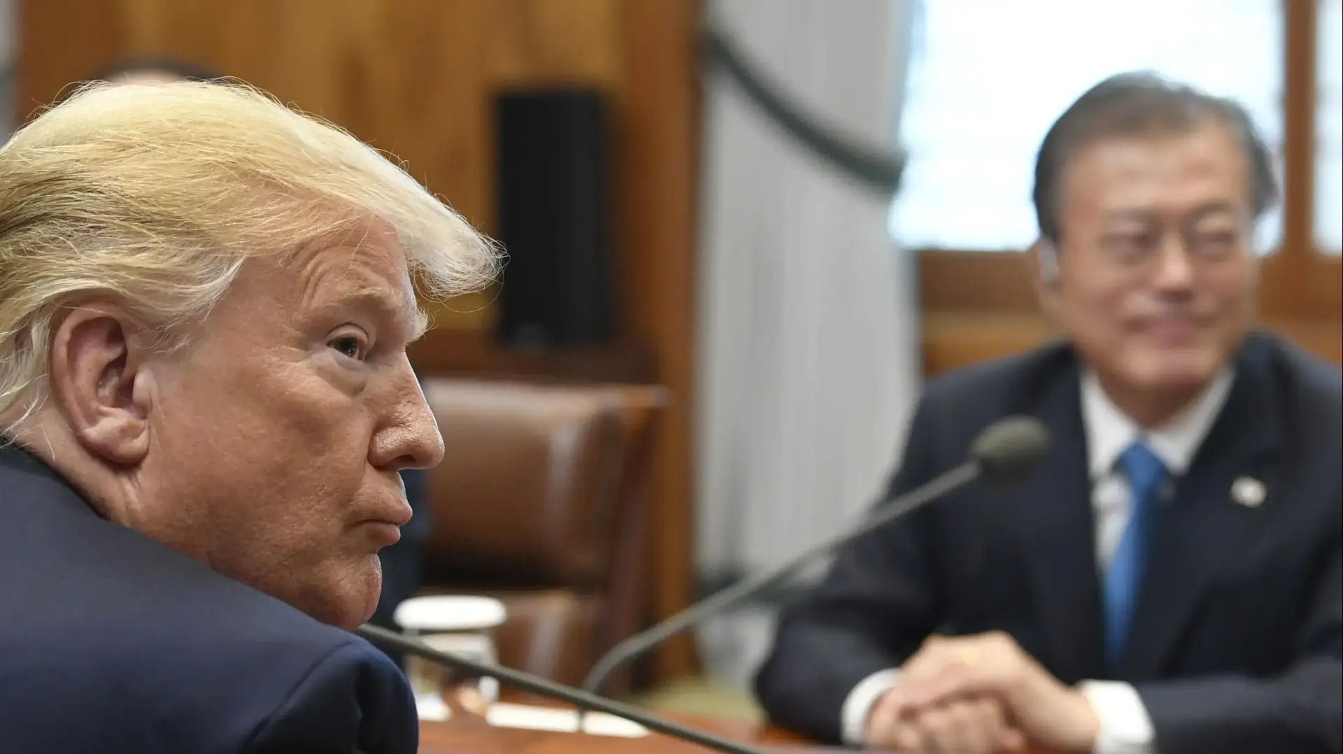 נשיא ארה"ב טראמפ ונשיא קוריאה הדרומית מון , 30 ביוני 2019 נשיא ארה"ב טראמפ ונשיא קוריאה הדרומית מון , 30 ביוני 2019