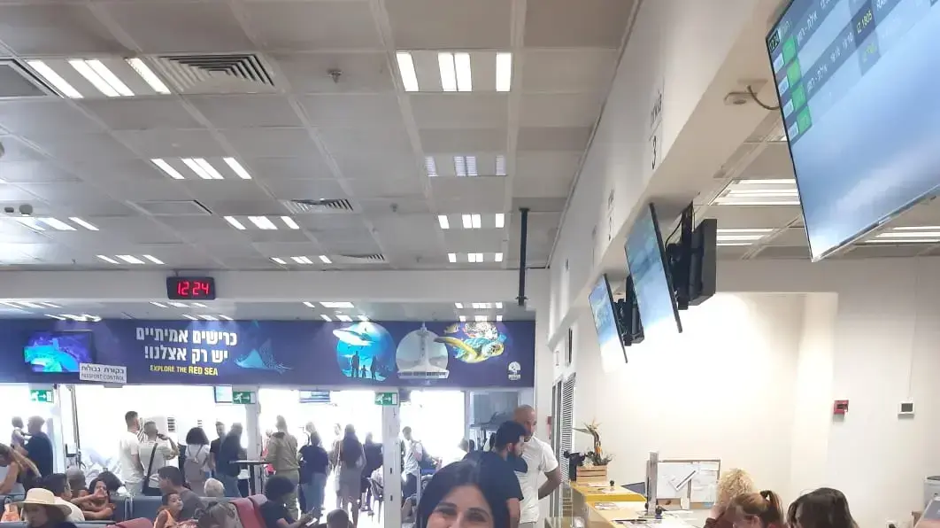 מזל ראווי, לאייטם שדה דב של דנה ירקצי מזל ראווי, לאייטם שדה דב של דנה ירקצי