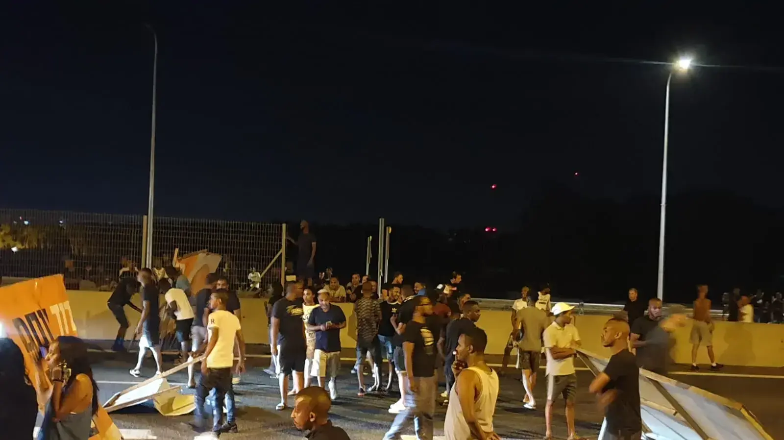 מחאת בני העדה האתיופית על רקע הריגתו של סולומון טקה כביש החוף 1 ביוני 2019 מחאת בני העדה האתיופית על רקע הריגתו של סולומון טקה כביש החוף 1 ביוני 2019