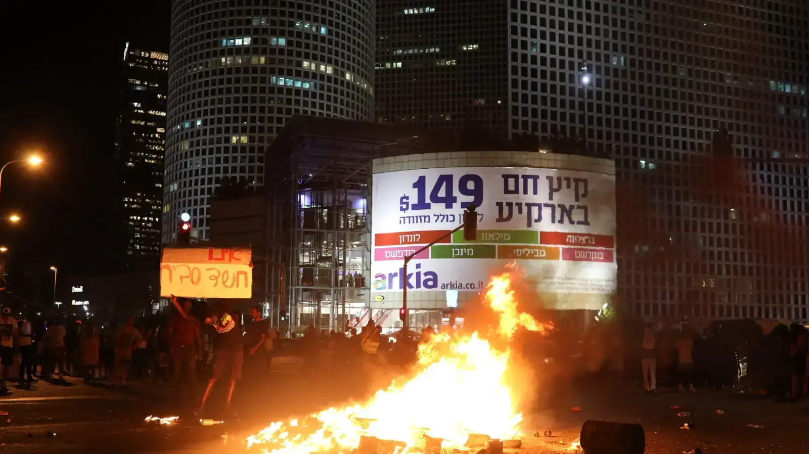 מחאת בני העדה האתיופית על רקע הריגתו של סולומון טקה, צומת עזריאלי, תל אביב 2 ביוני 2019 מחאת בני העדה האתיופית על רקע הריגתו של סולומון טקה, צומת עזריאלי, תל אביב 2 ביוני 2019