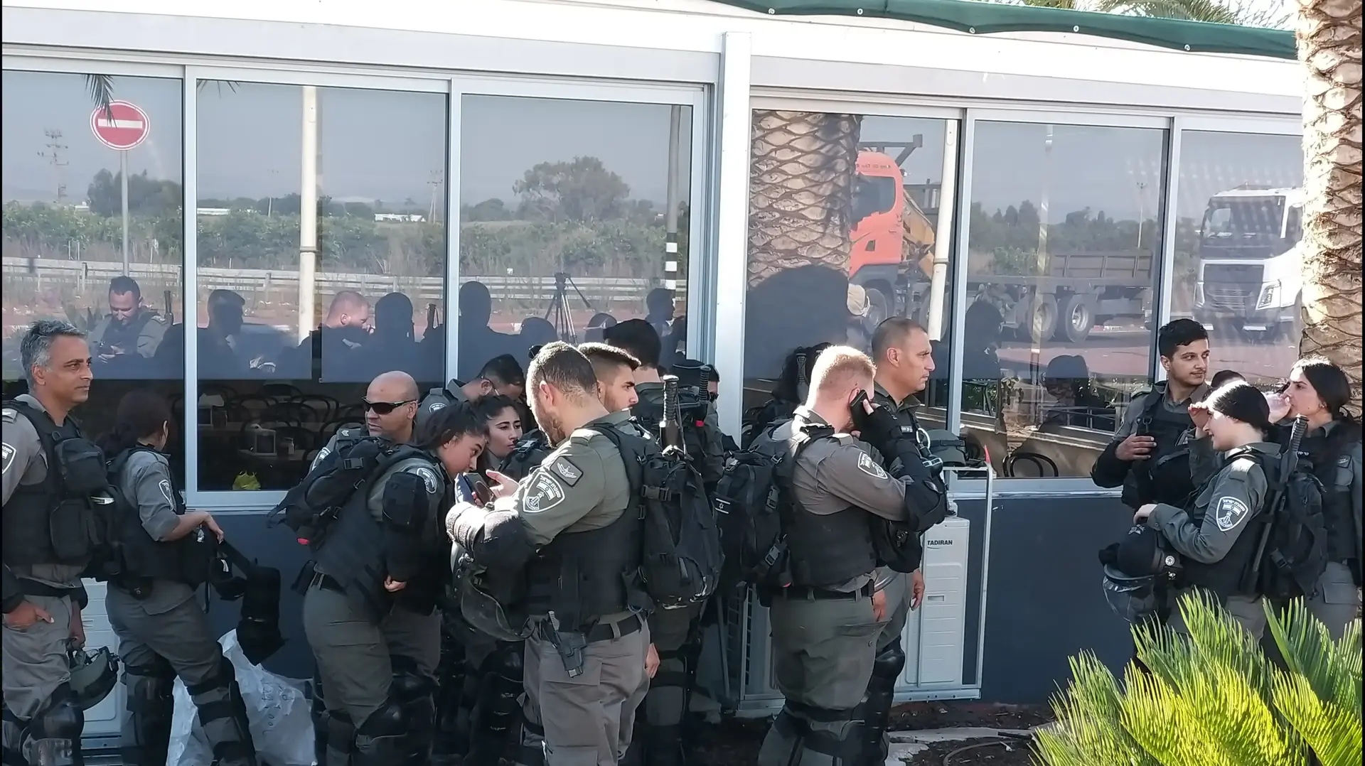 הערכות המשטרה למחאת יוצאי העדה האתיופית, צומת קסטינה, 3 ביולי 2019 הערכות המשטרה למחאת יוצאי העדה האתיופית, צומת קסטינה, 3 ביולי 2019