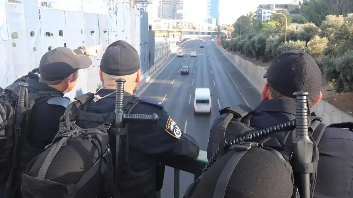 הערכות המשטרה למחאת יוצאי העדה האתיופית, צומת עזריאלי, 3 ביולי 2019 הערכות המשטרה למחאת יוצאי העדה האתיופית, צומת עזריאלי, 3 ביולי 2019