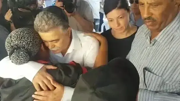 יו"ר העבודה הנכנס עמיר פרץ בביתו של סלומון טקה בקרית חיים , יולי 2019 יו"ר העבודה הנכנס עמיר פרץ בביתו של סלומון טקה בקרית חיים , יולי 2019