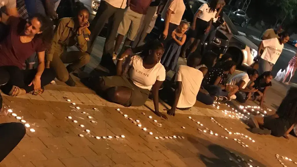 עצרת זיכרון בראשון לציון, צעירים וחברי מנהל קהילה בעיר מתכנסים להדלקת נרות נשמה לזכרו של סלומון טקה, 4 יולי 2019 עצרת זיכרון בראשון לציון, צעירים וחברי מנהל קהילה בעיר מתכנסים להדלקת נרות נשמה לזכרו של סלומון טקה, 4 יולי 2019