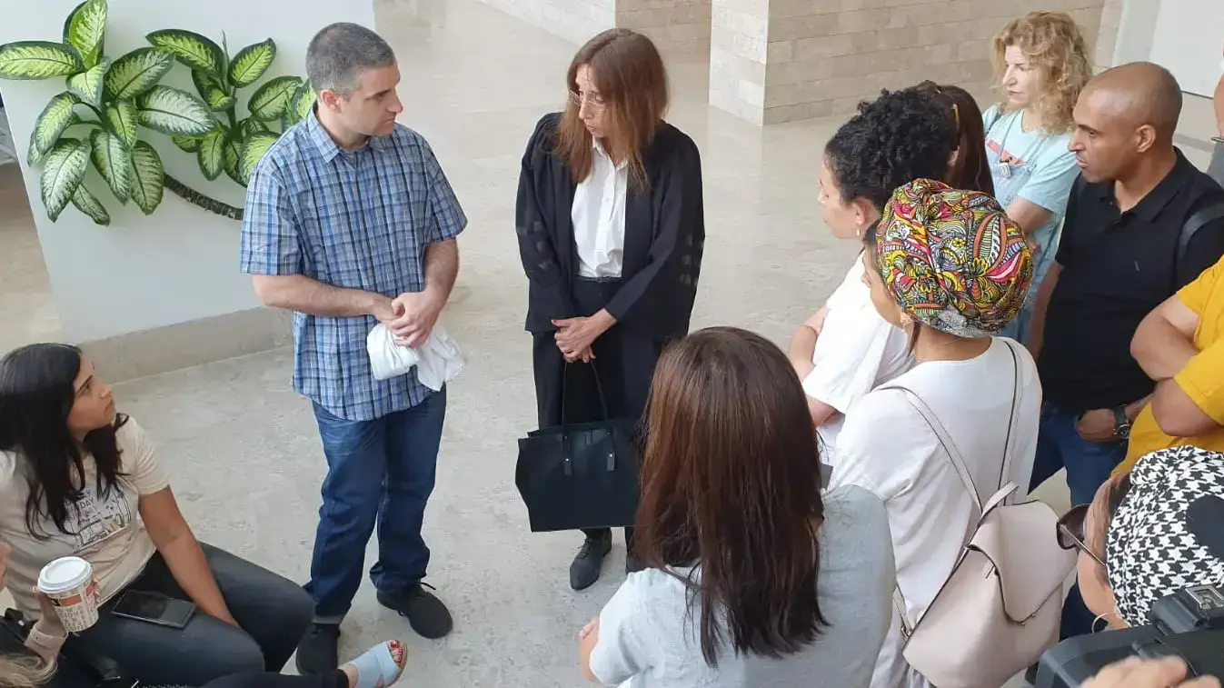 משפחתה של כרמל מעודה בבית המשפט הלוד הגשת כתב האישום , יולי 2019 משפחתה של כרמל מעודה בבית המשפט הלוד הגשת כתב האישום , יולי 2019