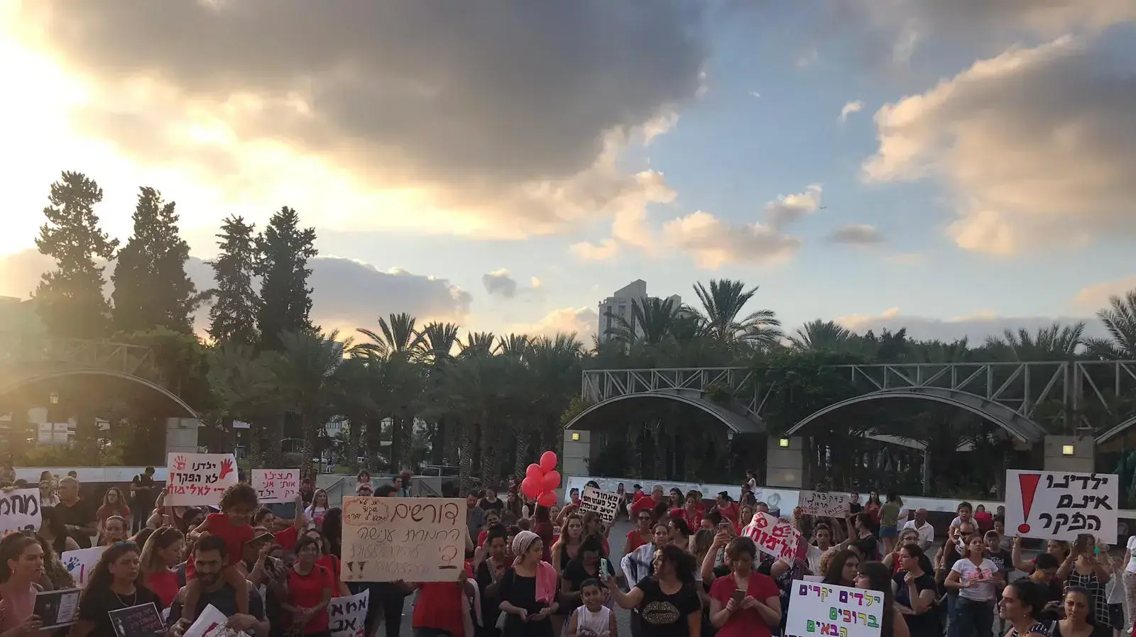מחאת ההורים בראשל"צ 7 ביוני 2019 מחאת ההורים בראשל"צ 7 ביוני 2019
