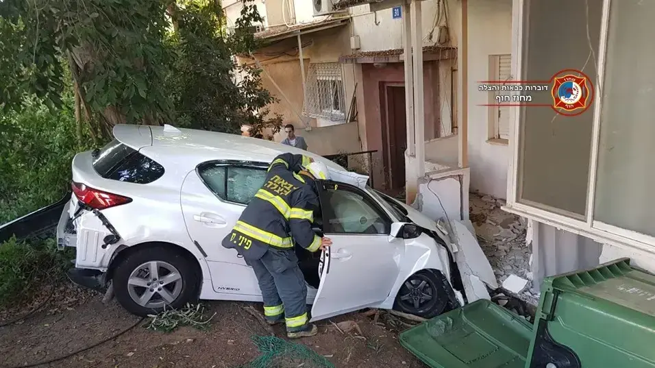 תאונה עצמית ברחוב מוריה בחיפה תאונה עצמית ברחוב מוריה בחיפה