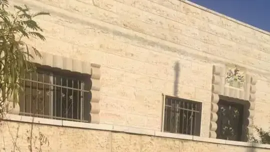 בכפר דיר קדיס נגרם נזק למספר כלי רכב ורוססו כתובות בעברית על קיר של מבנה, זה הכפר שבו מתגורר מחמוד קטוסה שהואשם באונס הילדה עד שכתב האישום בוטל, 10 ביולי 2019 בכפר דיר קדיס נגרם נזק למספר כלי רכב ורוססו כתובות בעברית על קיר של מבנה, זה הכפר שבו מתגורר מחמוד קטוסה שהואשם באונס הילדה עד שכתב האישום בוטל, 10 ביולי 2019