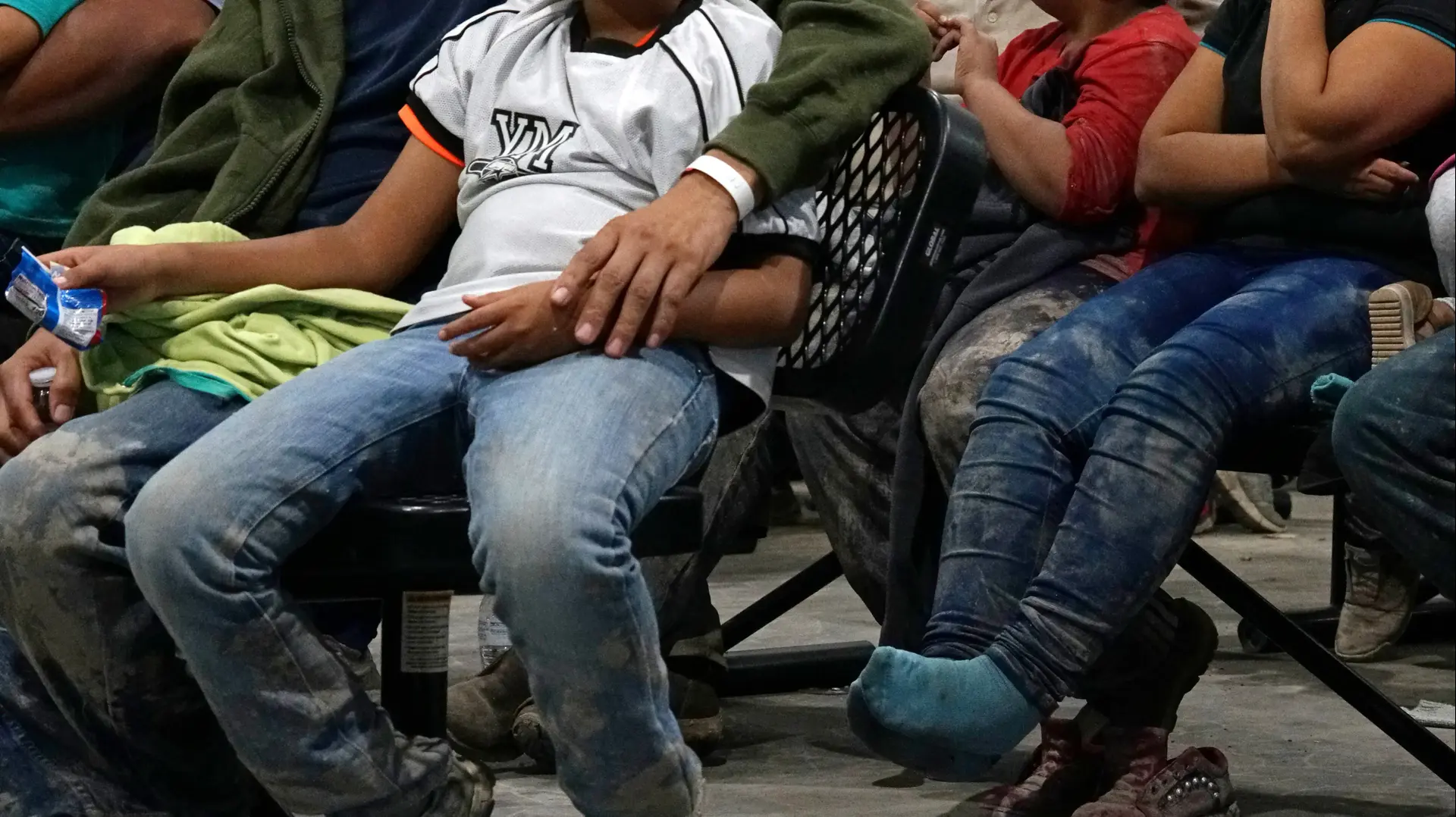 סגן נשיא ארצות הברית מייק פנס בסיור במתקן מעצר למהגרים בטקסס, 13 ביולי 2019 סגן נשיא ארצות הברית מייק פנס בסיור במתקן מעצר למהגרים בטקסס, 13 ביולי 2019
