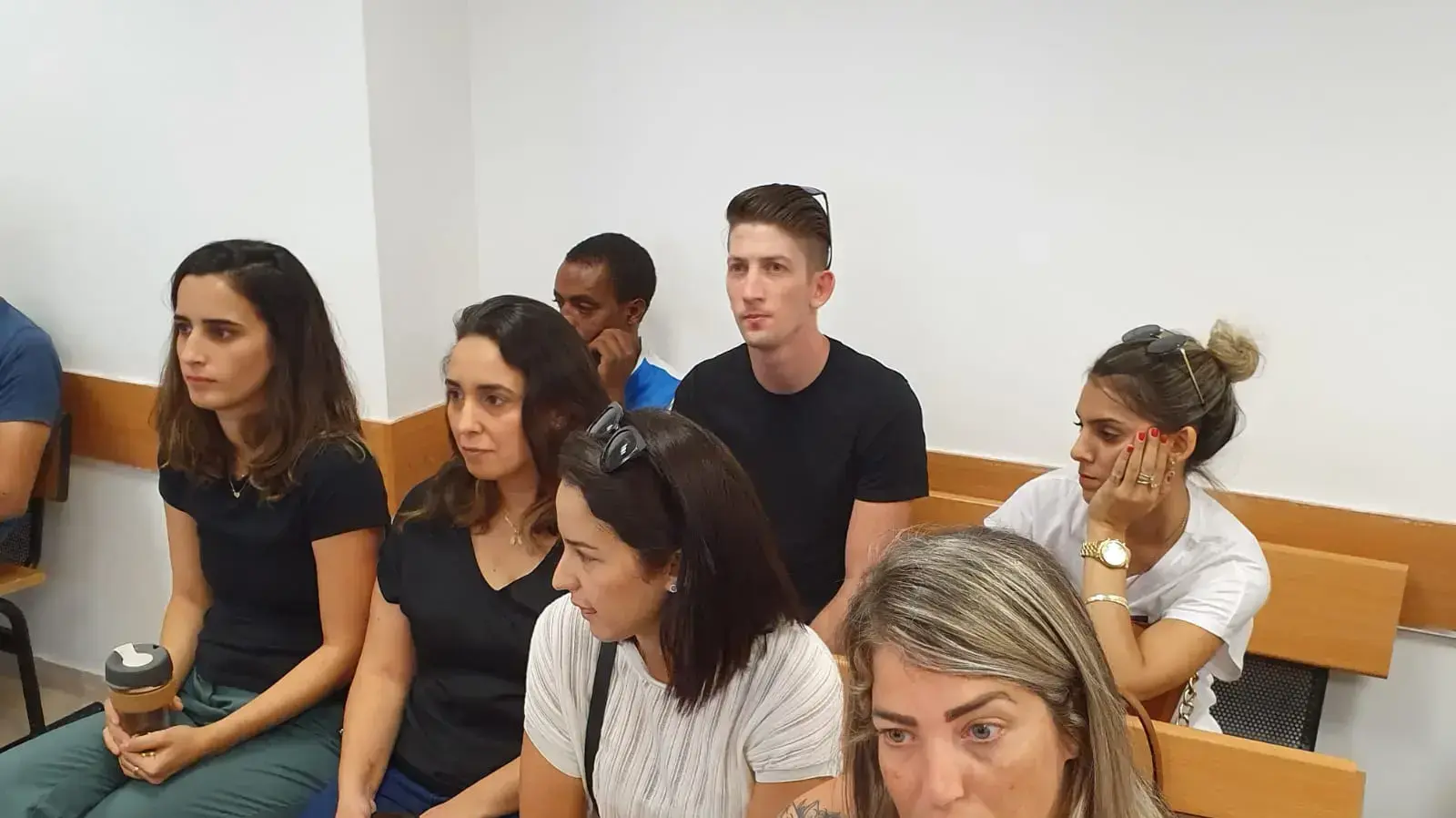 הורים בדיון בעניינה של ציפורה דוד בגין התעללות בפעוט, שלום, רחובות, 14 ביולי 2019 הורים בדיון בעניינה של ציפורה דוד בגין התעללות בפעוט, שלום, רחובות, 14 ביולי 2019