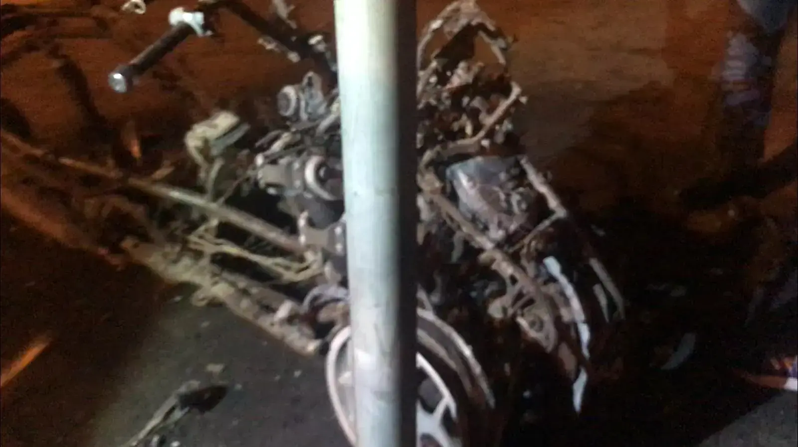 קטנוע משטרתי שהוצת בחיפה על ידי צעיר ממחאת יוצאי אתיופיה קטנוע משטרתי שהוצת בחיפה על ידי צעיר ממחאת יוצאי אתיופיה