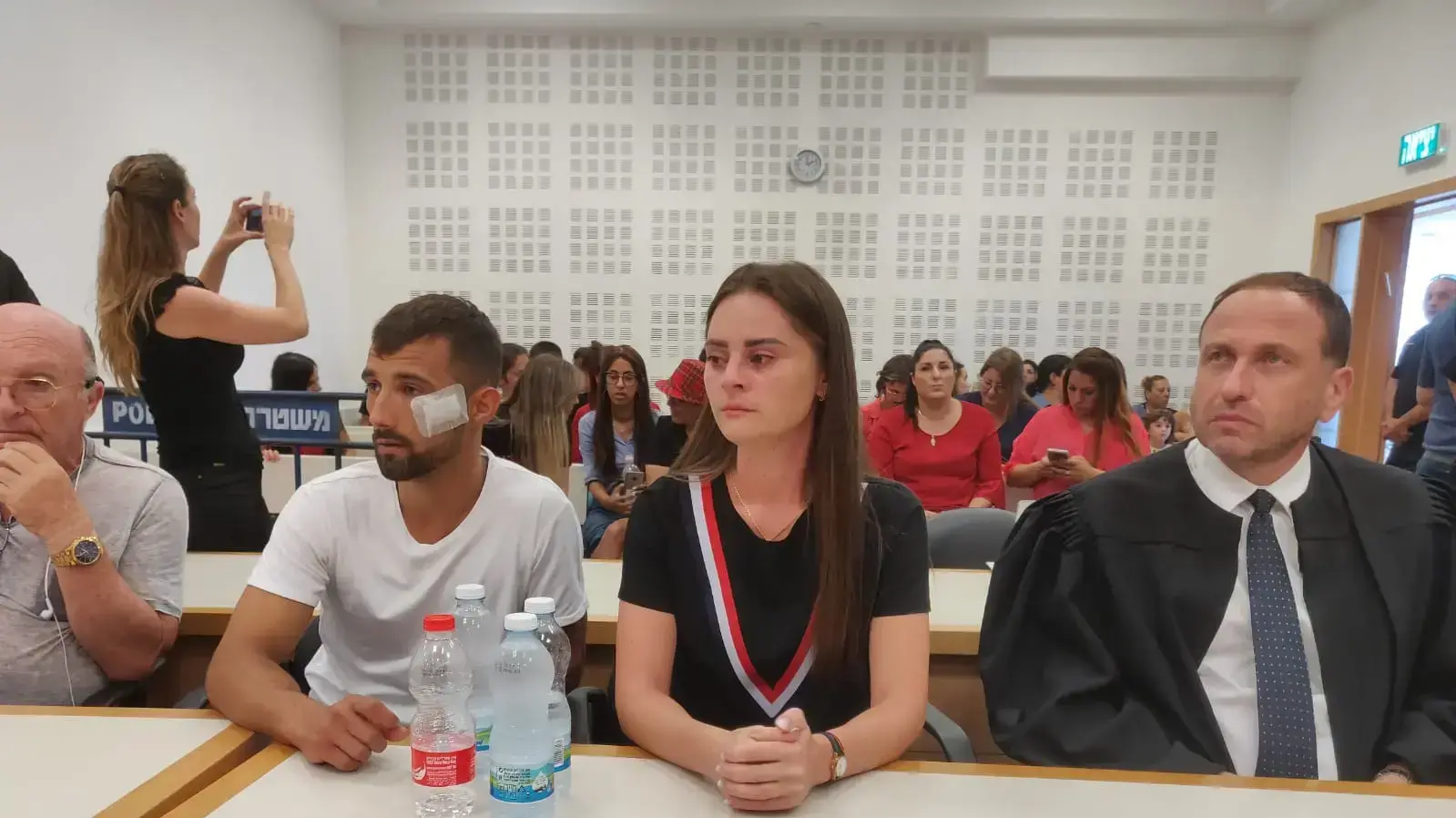 הוריה של יסמין וינטה עם עורך דינם, יעקב שקלאר הוריה של יסמין וינטה עם עורך דינם, יעקב שקלאר