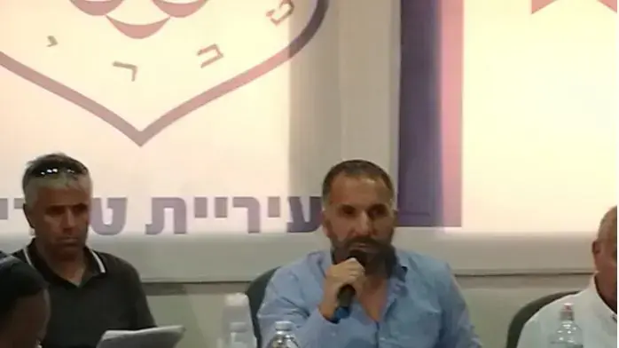 ראש עיריית טבירה, רון קובי במהלך ישיבת תקציב של העירייה ראש עיריית טבירה, רון קובי במהלך ישיבת תקציב של העירייה