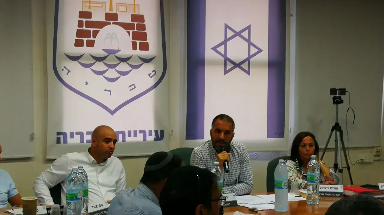 ראש עיריית טבירה, רון קובי במהלך ישיבת תקציב של העירייה 14 ביוני 2019 ראש עיריית טבירה, רון קובי במהלך ישיבת תקציב של העירייה 14 ביוני 2019