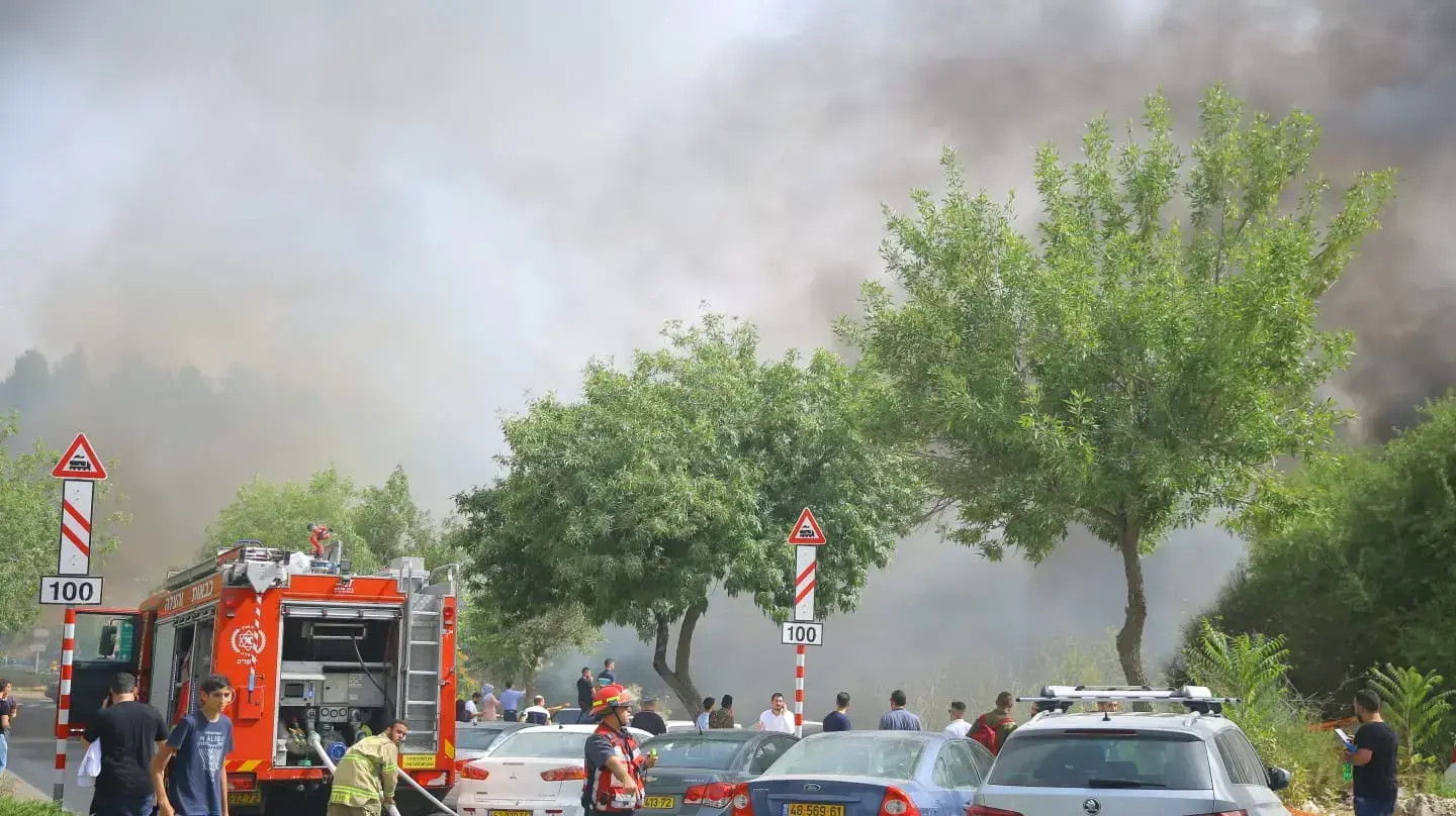 שריפה בעקבות מזג האוויר בגן הטכנולוגי, ירושלים 17 ביוני 2019
שריפה בעקבות מזג האוויר בגן הטכנולוגי, ירושלים 17 ביוני 2019