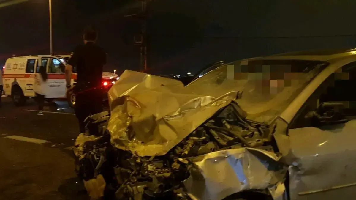 זירת תאונת הדרכים בין 3 כלי רכב בכביש 444 בכניסה לג'לג'וליה זירת תאונת הדרכים בין 3 כלי רכב בכביש 444 בכניסה לג'לג'וליה
